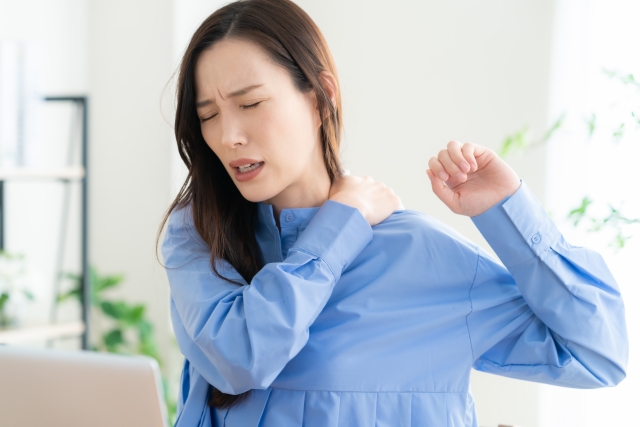 肩こりに悩む方のイメージ あさば整体院守谷院